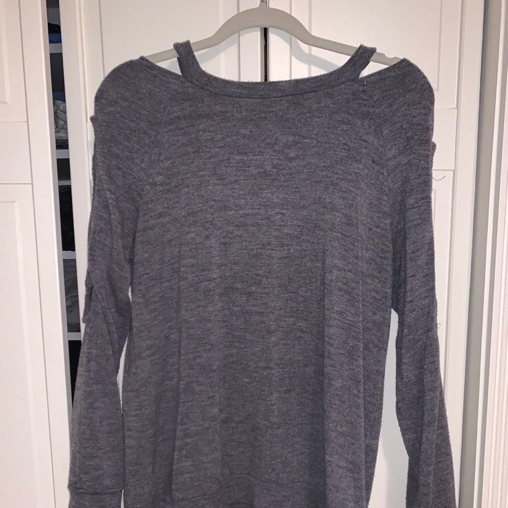 Comfortable long sleeve with arm cut out design